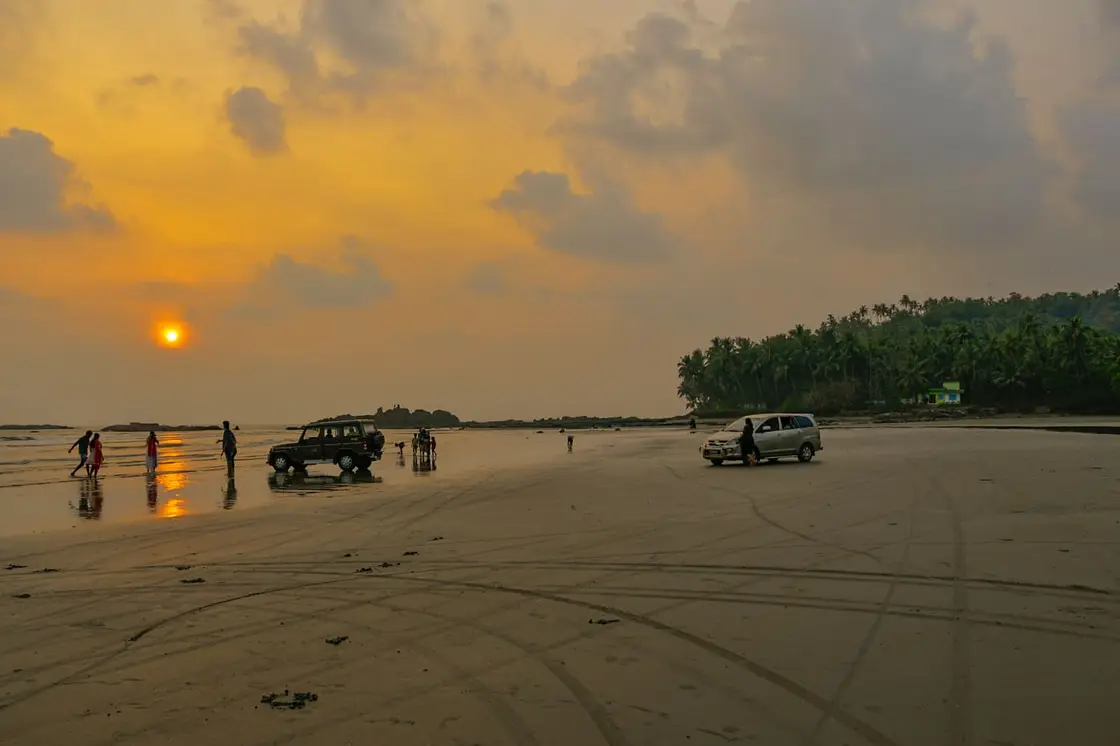 Muzhappilangad and Thalassery