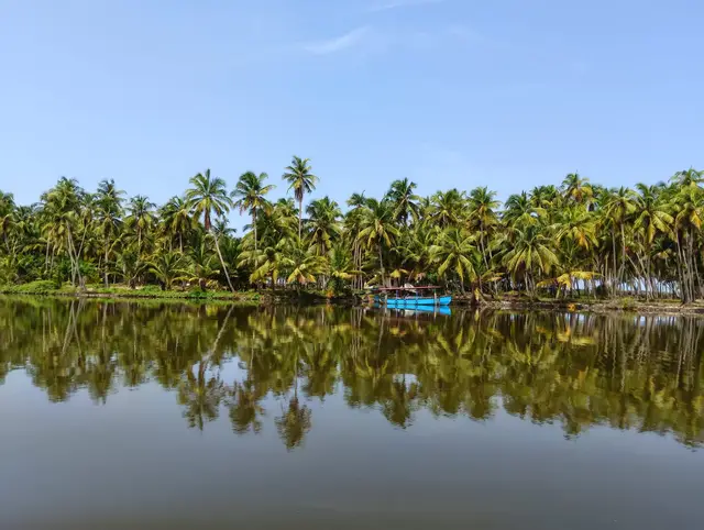 Kavvayi backwaters edge, Valiyaparamba