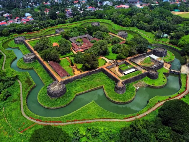 Palakkad Fort place guide, Palakkad