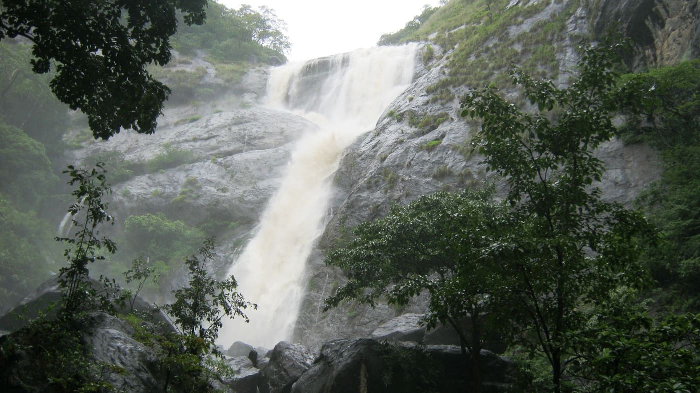 Palaruvi Waterfalls — Waterfall in Thenmala