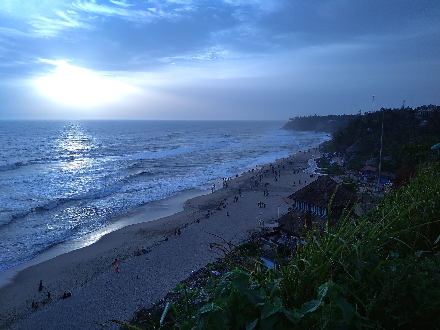 The laterite cliff and cafe strip above Papanasam Beach, Varkala